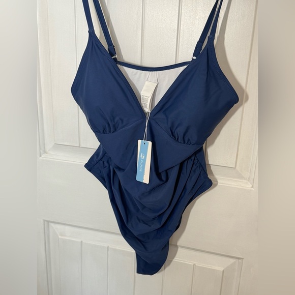 CUPSHE Women's One Piece Swimsuit Tummy Control Plunging V Neck Bathing Suit - Picture 9 of 10